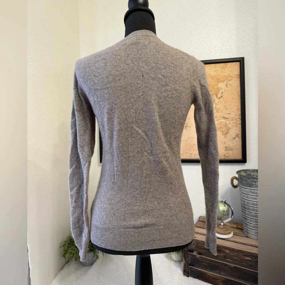 Tahari cashmere sweater small - Picture 2 of 7